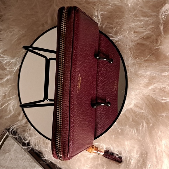 Gucci Bamboo Tassel Zip Around Wallet  EUC - Picture 5 of 17